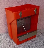 Závěsný plastový zásob. - délka 20cm - zav. venkovní , víko